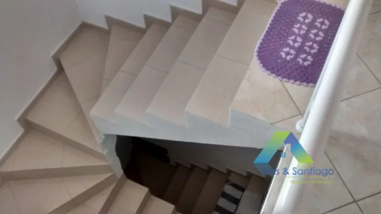 Imagem DIADEMA Sobrado recém reformada, 125M², edícula, 3 dormitórios, 4 vagas, ótima localização e valor