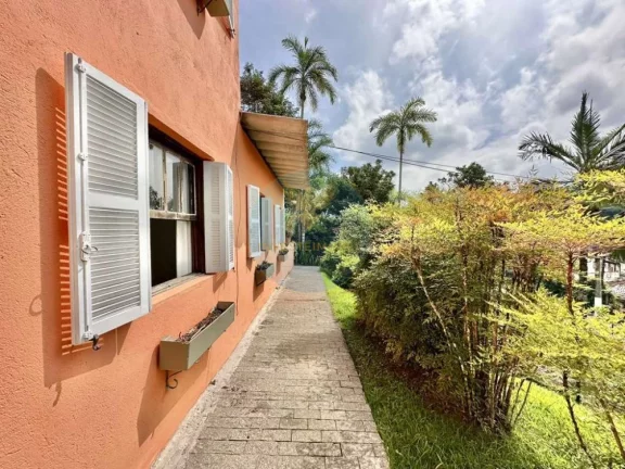 Imagem Casa integrada à venda na Granja Viana miolo, 4dorm, 2suítes