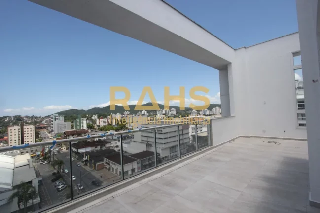 Buscando aquela cobertura nova com 4 suítes e 4 vagas de garagem? Essa é uma excelente opção par...