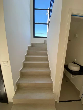 Imagem Casa à venda com 3 quartos, sendo 1 suíte, em Vila Petrópolis, Atibaia - SP