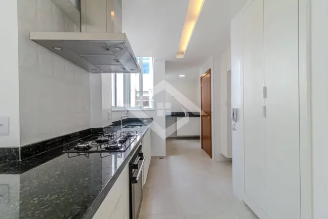 Imagem Apartamento Reformado e Mobiliado com Vista Mar em Copacabana - 3 Quartos