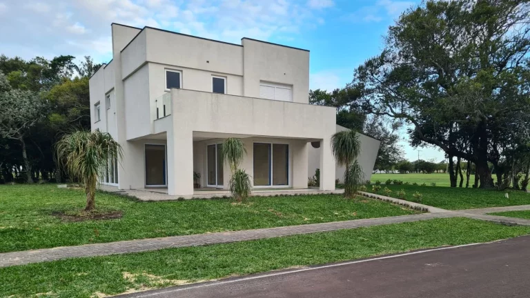 Casa de condomínio à venda em Arroio do Sal, com 4 quartos, 350m²