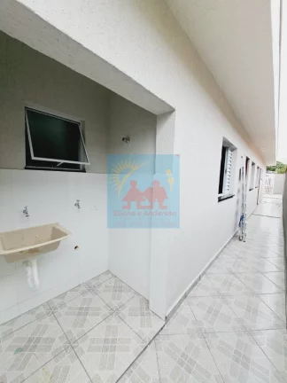 Imagem CASA EM ITANHAÉM - BAIRRO RESIDENCIAL - 2 DORMITÓRIOS (1 SUÍTE) - 2 VAGAS DE GARAGEM