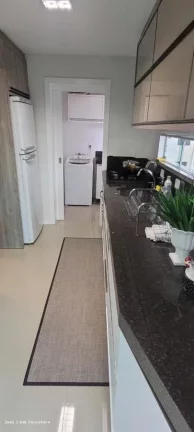 Imagem Alto Padrão para Venda em Bombinhas, Bombas, 3 dormitórios, 1 suíte, 1 banheiro, 1 vaga