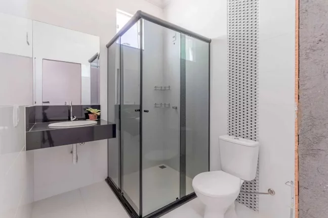 Imagem Casa com 3 suítes e 2 vagas de garagem no Centro de Balneário Camboriú.