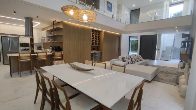 Imagem Casa de Luxo à Venda em Riviera de São Lourenço Módulo 24 - 5 Quartos, 5 Suítes, 3 Salas, 4 Vagas de Garagem