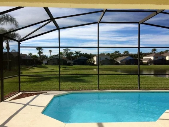 Imagem CASA EM KISSIMEE-FL PARA ATÉ 16 PESSOAS, SITUADA EM CONDOMÍNIO FECHADO