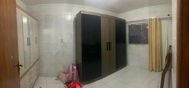 Imagem Casa à venda no Bairro Ponto Novo - Espaçosa 4/4 com suíte e 250 vagas de garagem!