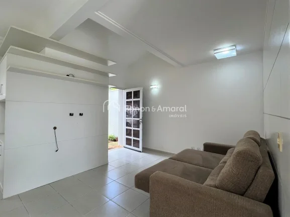 Imagem Casa muito bem distribuída em condomínio fechado, situada em uma das regiões mais valorizadas de ...