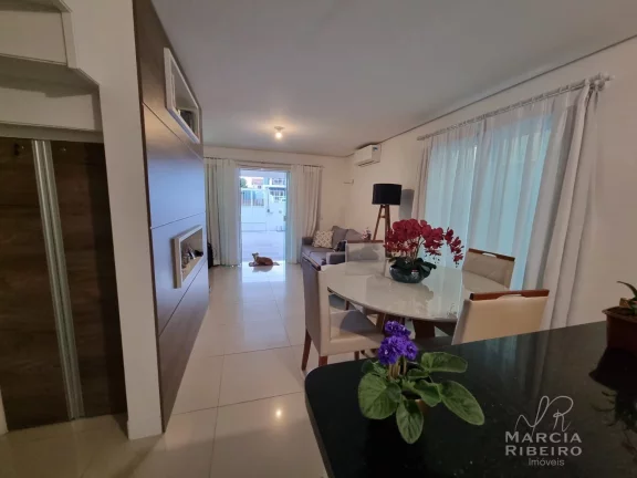 Imagem Casa Geminada no bairro Ingleses do Rio Vermelho com 3 dormitórios