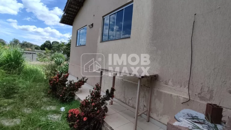 Imagem Casa de condomínio no Jardim Botânico, 4 quartos, 3 suítes, 360m², quintal de 1253m², venda adjudicada.