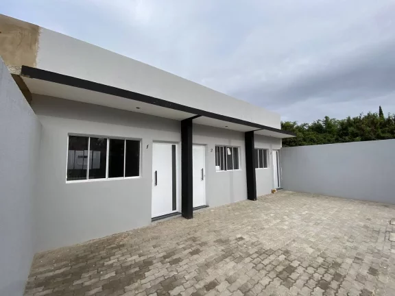 Imagem Casa à venda com 2 domitórios com suíte, próximo de tudo!