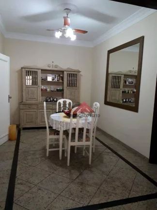 Imagem Excelente apartamento na praia de icaraí com pequena varanda lateral com vista parcial do mar,ampla sala de estar com 03 ambientes,sala de jantar,03