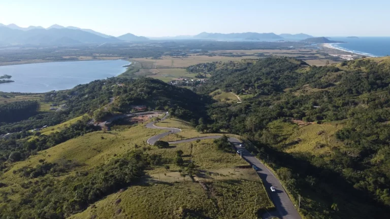 Imagem Terreno de 6.849,71 m² com Vista para Lagoa e Praias - Garopaba e Paulo Lopes-SC