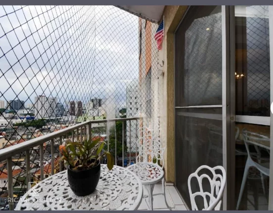 Imagem Apartamento com 74m², 2 dormitórios sendo uma suite, sacada e uma vaga.