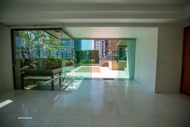 Imagem Este espaçoso apartamento de 336 metros quadrados oferece o equilíbrio perfeito entre conforto e p...
