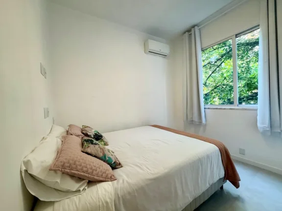 Imagem Imperdível: Apartamento à venda no Leblon, Rio de Janeiro - 2 quartos, 1 suíte, 1 sala, 2 banheiros, 70m² de área!