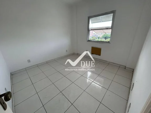 Imagem Oportunidade na Ponta da Praia em excelente localização, Vista Livre, Andar mediano com elevador e vaga de garagem suficiente.