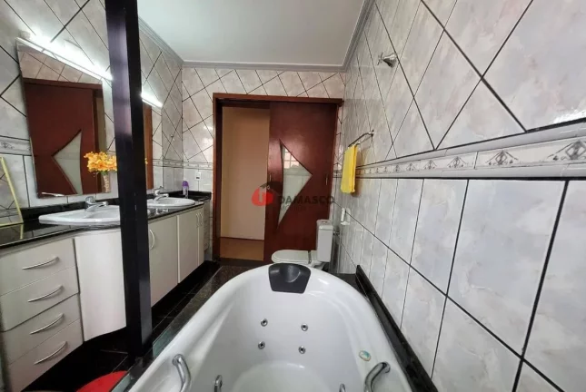 Imagem Sobrado à venda 3 Quartos, 2 Vagas, 187M², Campestre, Santo André - SP
