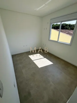 Imagem Imperdível casa de 3 quartos, 1 suíte, 2 salas, 2 banheiros, 2 vagas na cidade de Florianópolis-SC, bairro Ingleses do Rio Vermelho - 143m².