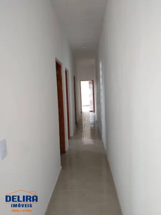 Imagem Linda Casa à Venda - Seu Novo Lar com Vista para a Natureza!