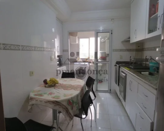 Imagem Apartamento totalmente reformado, living para 2 ambientes, 3 dormitórios sendo 1 suíte, banheiro s...