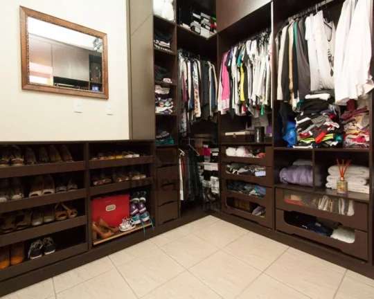 Imagem Apartamento reformado com 2 quartos ( 1 suíte c/ closet ) e 2 vagas, 90m²