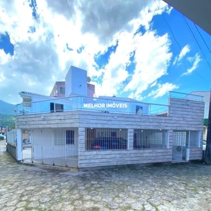 Imagem Casa á 10 metros da praia com Terraço vista Mar, Equipada com 04 dormitórios sendo 01 suíte máster à Venda em Governador Celso Ramos - SC