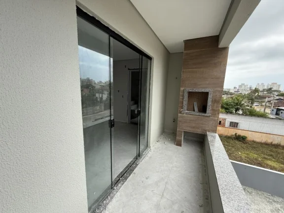 Imagem Apartamento de dois dormitórios, sendo uma suíte, sacada com churrasqueira e uma vaga de garagem no bairro de Gravatá, em Navegantes - Adriano Carpes imóveis vende