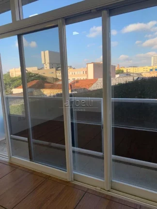 Imagem Sala com 33 M² com ar-condicionado, 1 banheiro, janelas amplas, sacada com vista panorâmica, piso ...
