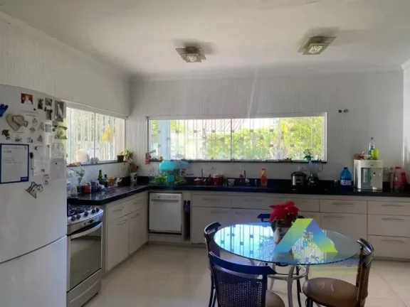 Imagem Casa com 5 dormitórios e 6 vagas para locação em Bosque da Saúde/SP!