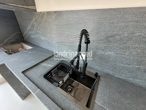 Imagem Casa de Alto Padrão no Condomínio Bella Vitta com 4 Suítes, Piscina, Área Gourmet e 236m² de Construção