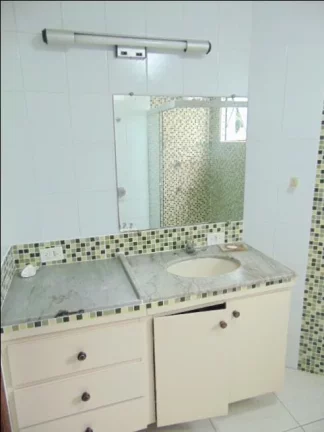 Imagem Praia de Pitangueiras, Próximo a Praia, Local Nobre, para * Venda ou Locação Anual e Temporada*, Lazer no Prédio, 2 Garagens.
