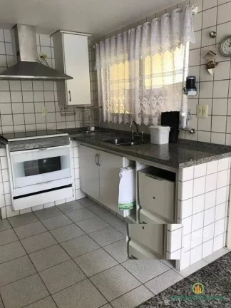 Imagem Linda Casa de 4 dormitórios, 2 suítes, 4 vagas, piscina em condomínio