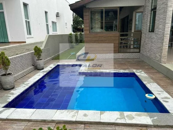 Imagem Vendo Casa Mobiliada, em Condomínio Fechado, com 300m², 5 suítes + DCE, área gourmet e 3 vagas