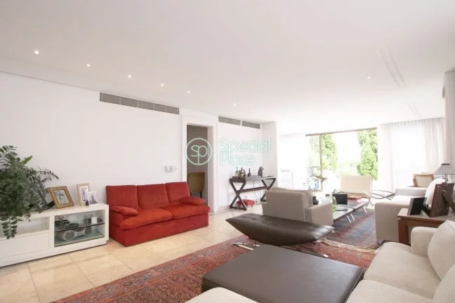 Imagem Excelente cobertura duplex, com 450m². Piso inferior com amplo living muito iluminado, home theater...