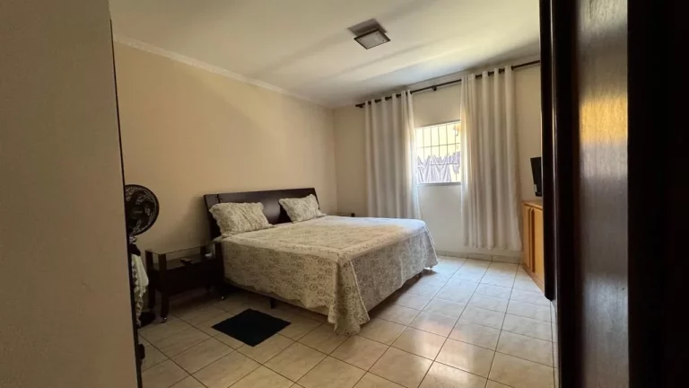 Imagem Sobrado com 4 dormitórios à venda, 350 m² por R$ 870.000,00 - Parque São Cristóvão - Taubaté/SP