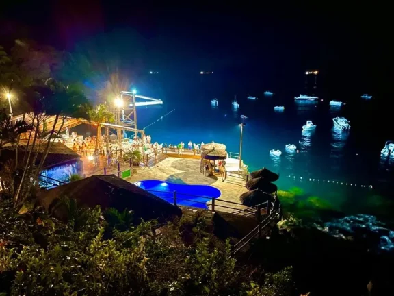 Imagem Espaçosa Casa 3 Suítes à Venda em São Pedro, Ilha Bela - R$1,98M