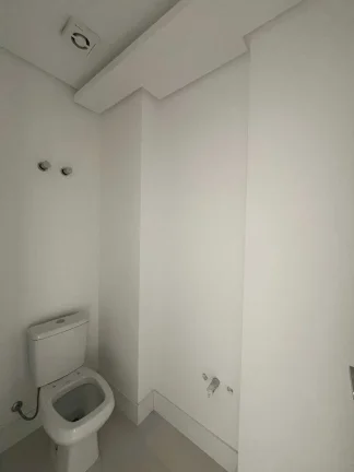 Imagem Apartamento alto padrão com 3 suítes e 3 vagas de garagem - Meia Praia | Itapema/SC