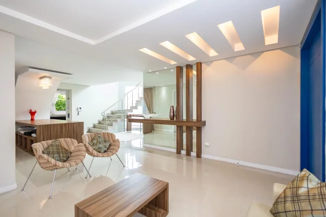 Imagem Casa de alto padrão em condomínio, aceita permuta!