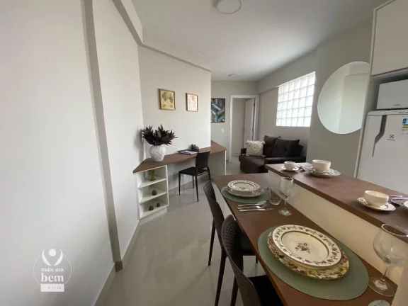 Imagem Apartamento mobiliado com 1 suíte com sacada à venda por R$ 365.000 - Centro - Curitiba/PR
