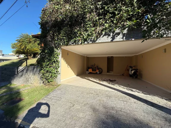 Imagem Casa com 2 lotes, 4 suítes e 2 vagas de garagem em condomínio Ariribá – Balneário Camboriú / SC