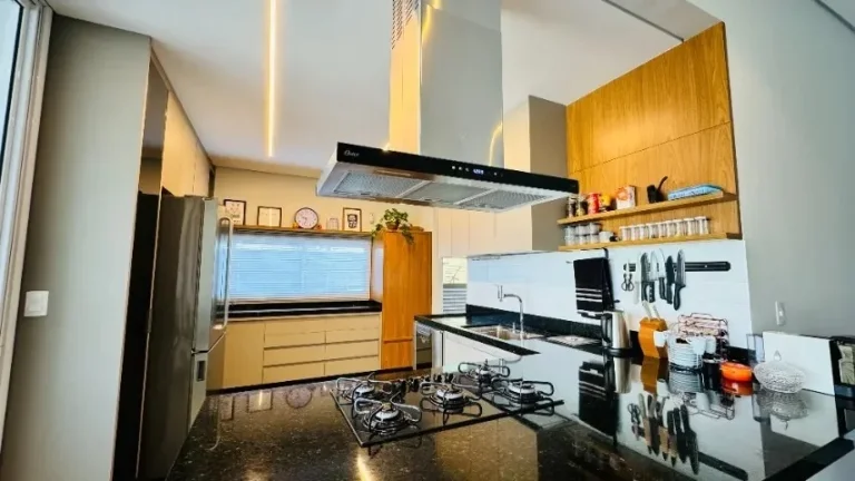 Imagem Casa Térrea de Alto Padrão no Condomínio Reserva São José com Piscina, 4 Suítes e Home Office