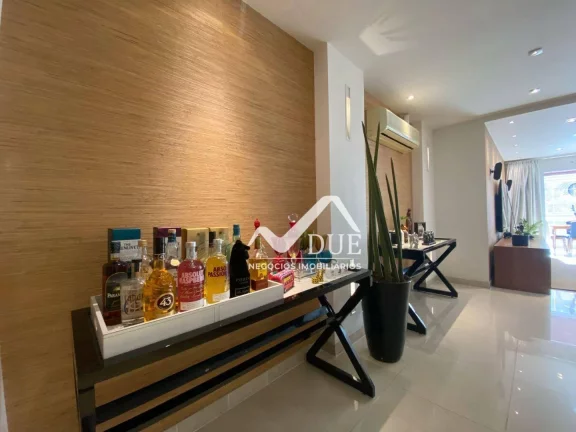 Imagem Apartamento próximo a praia a com 3 dormitórios à venda, 227 m² por R$ 3.400.000 - Embaré - Santos/SP