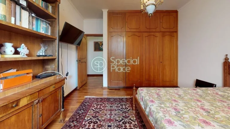 Imagem Apartamento super espaçoso com 325m2 de área privativa, 3 dormitórios ( 1 suíte) e 2 vagas na ga...