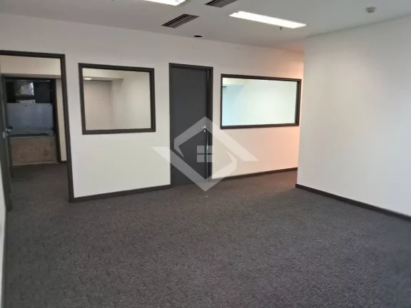 Imagem Sala Comercial de 126m² na Torre do Rio Sul – Excelente Estrutura e Localiz