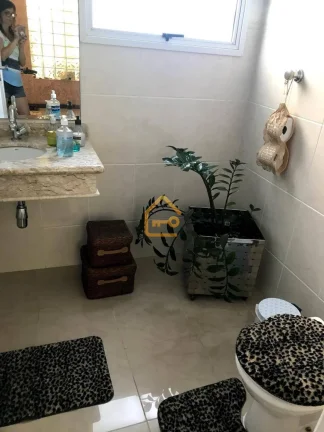 Imagem Sobrado 4 dormitórios (3 suítes), 4 vagas. Villas de Santanna, Jacareí
