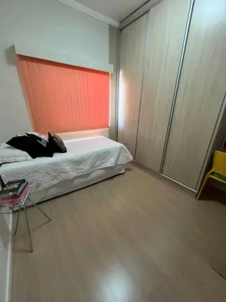 Imagem Casa com 3 dormitórios sendo 1 suíte e 5 vagas de garagem no bairro Parque Guarani em Joinville SC
