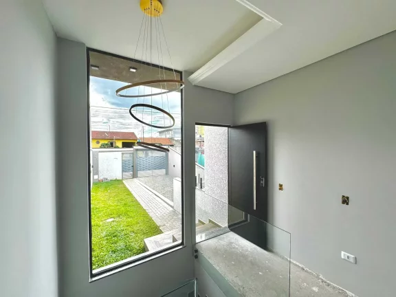 Imagem Sobrado com 3 quartos sendo 1 suíte e 1 vaga de garagem em São José dos Pinhais - PR