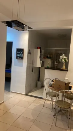 Imagem Apartamento bem localizado com 2 dormitórios, sala, cozinha tipo americana com pia de granito, banh...